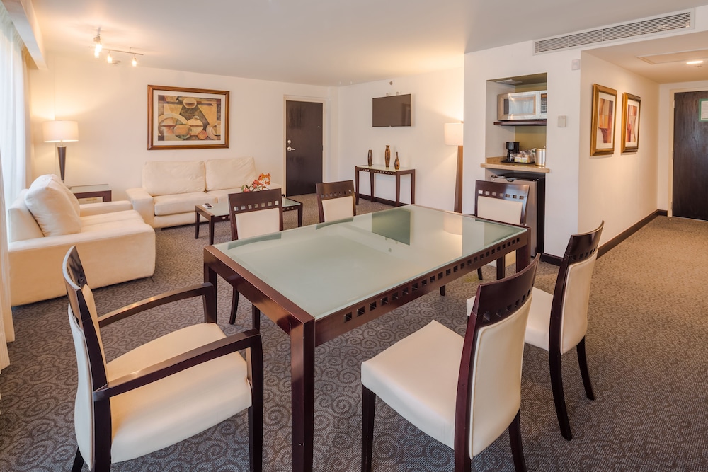 Suite, 1 King Bed, Garden View (High Floor) - Photo 1