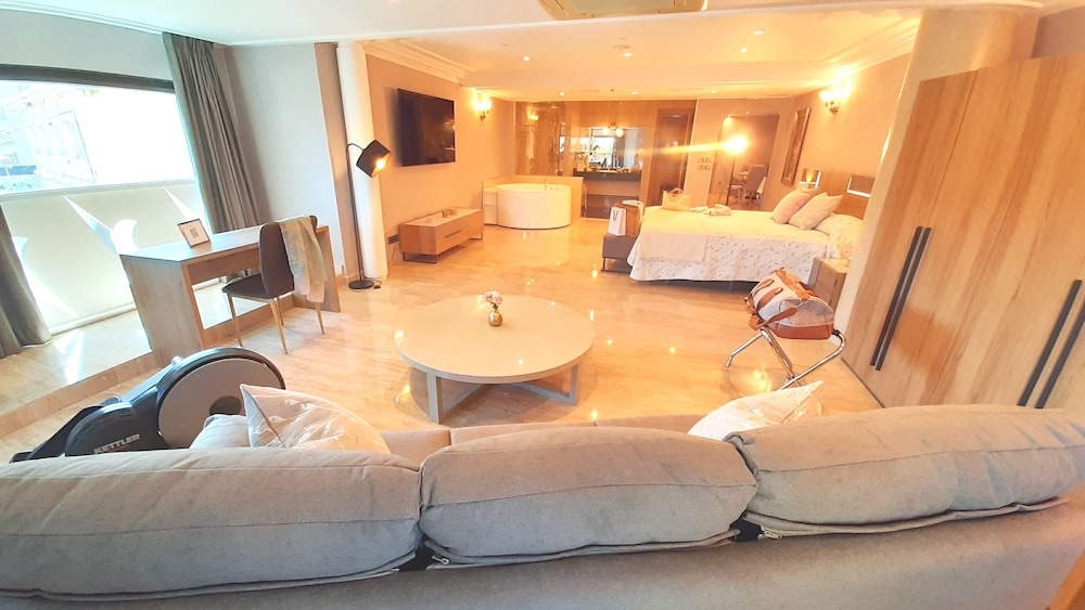 Superior Studio Suite, 1 Bedroom photo 2