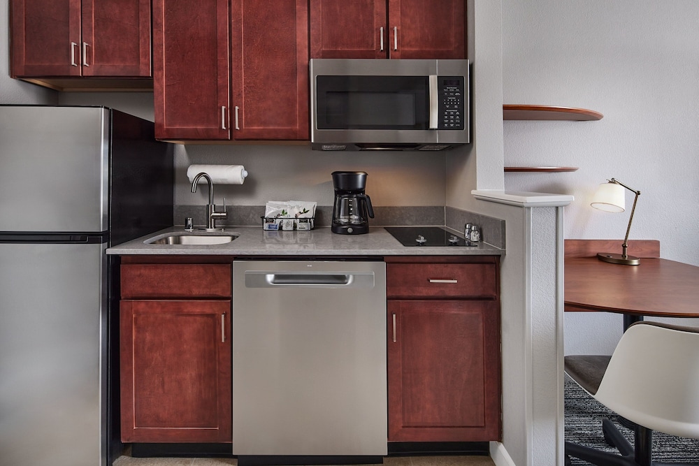 Suite, 1 Bedroom - Photo 4