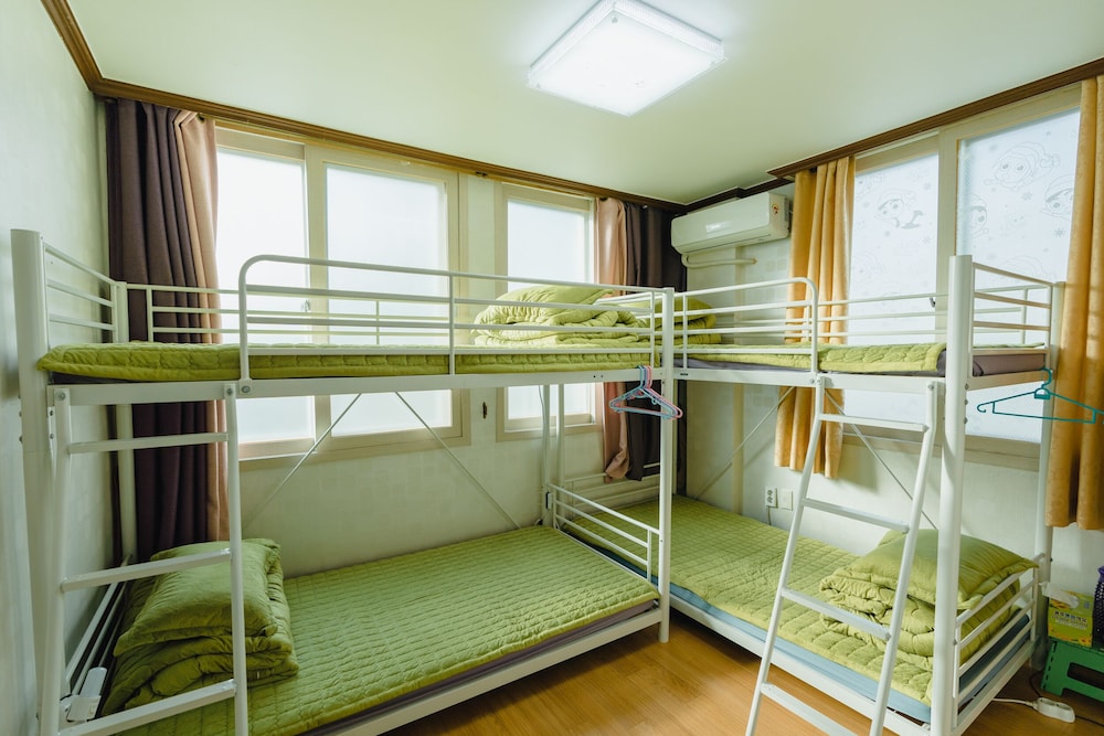 Shared Dormitory, Men only (4 people)
