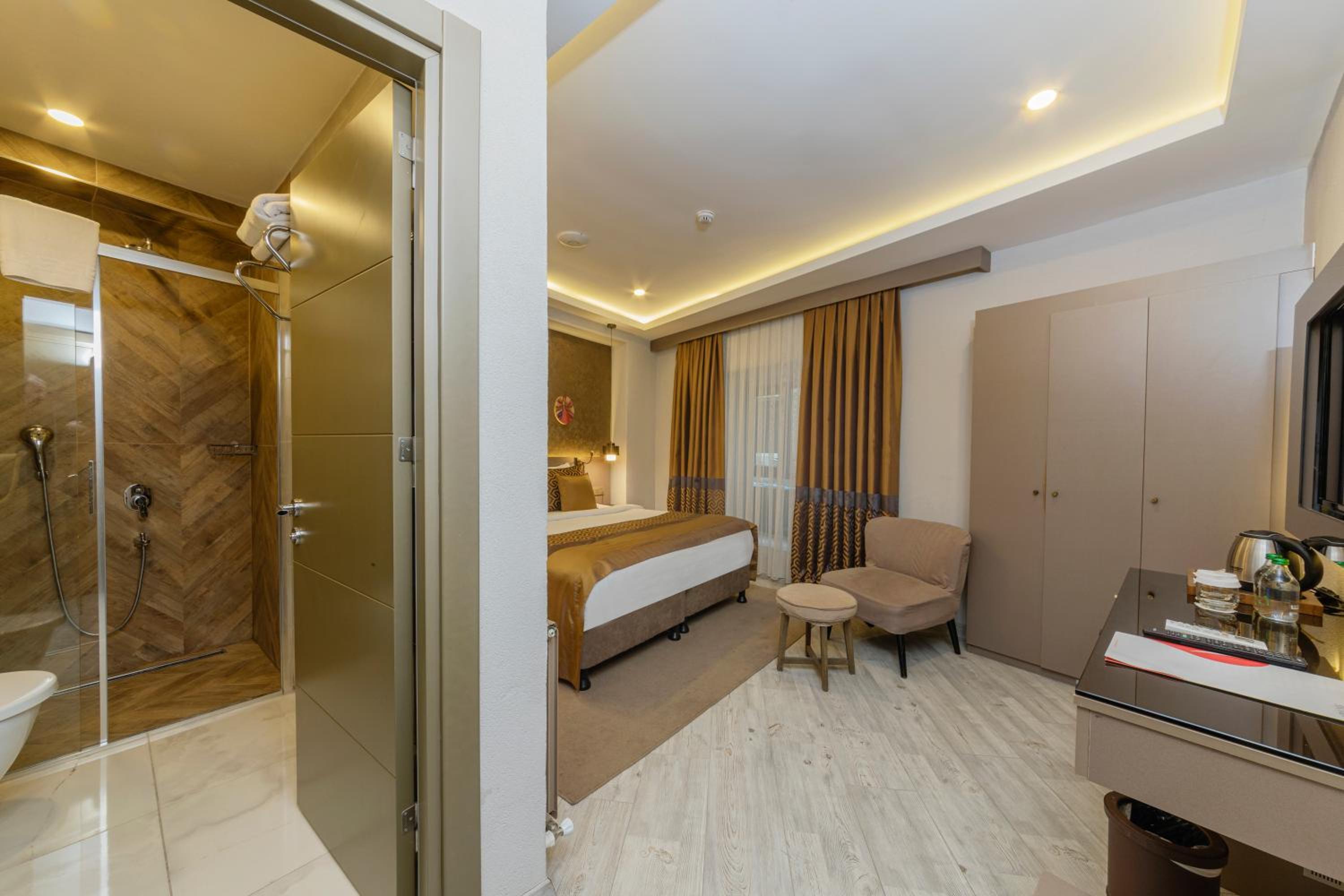 Standard Double Room photo 3