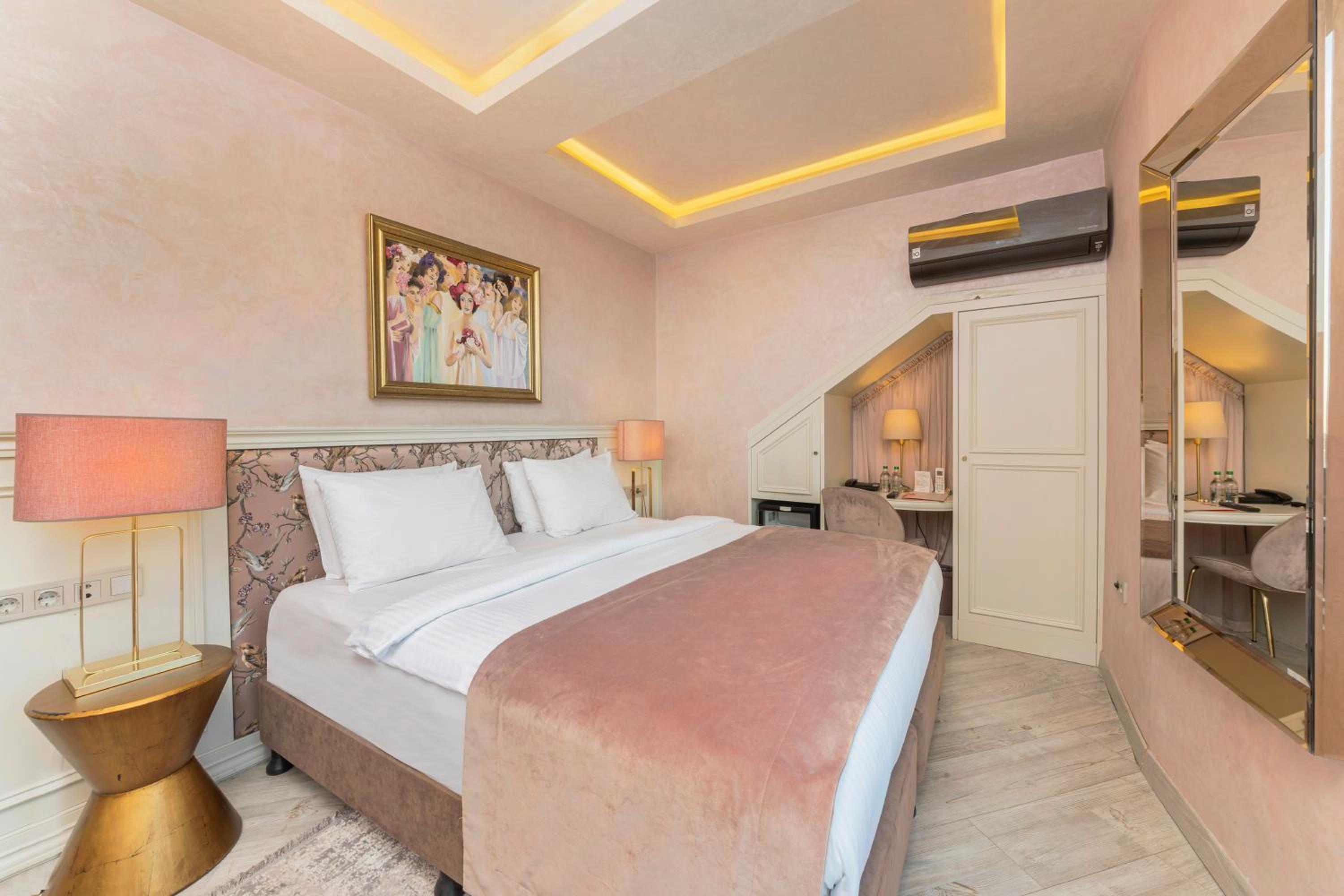 Deluxe Double Room With Sea View photo 3