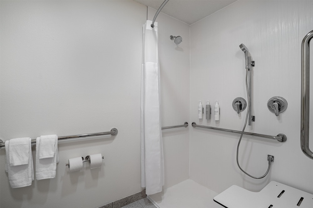 Room, 2 Queen Beds, Accessible (3x3 Shower, Mobility,Hearing) photo 3