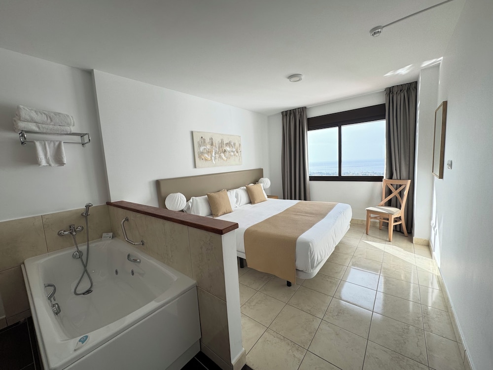 Premium Apartment, 2 Bedrooms, Terrace, Sea View photo 2