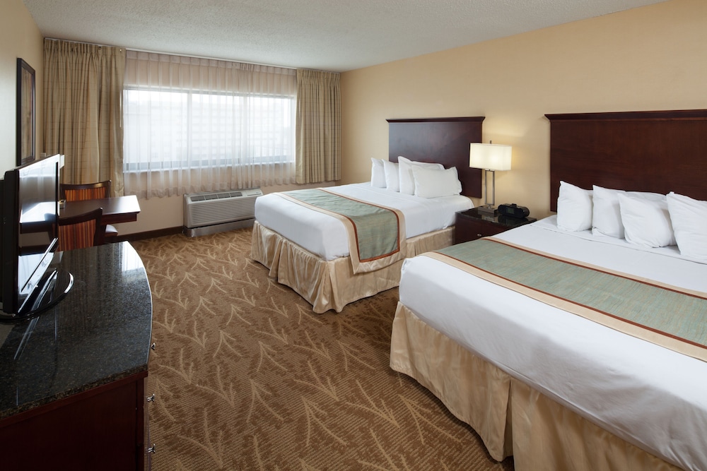 Room, 2 Queen Beds - Photo 3