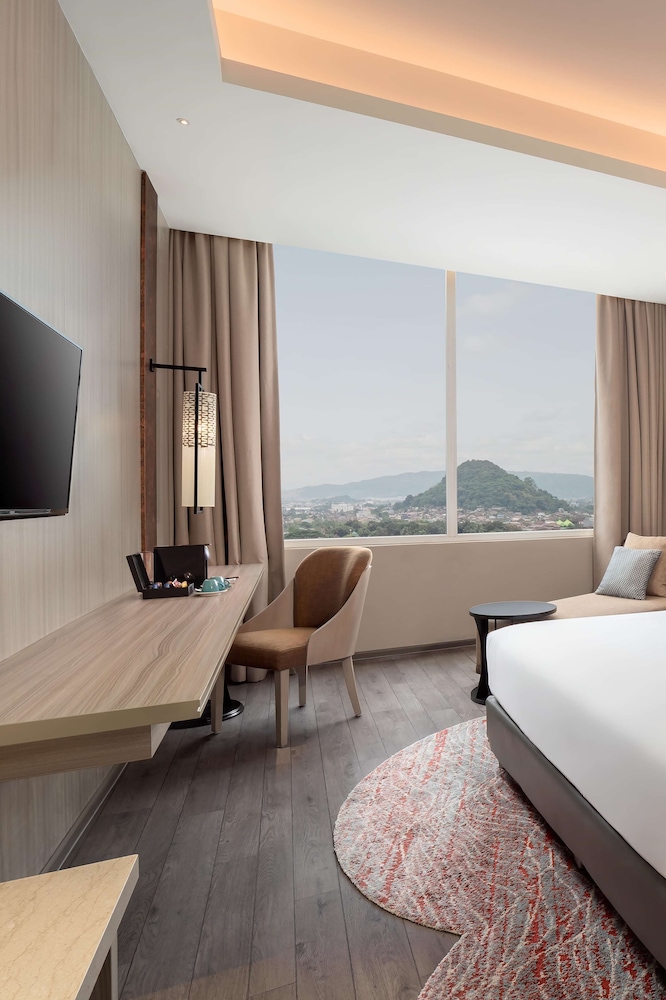 Deluxe Room - Photo 9