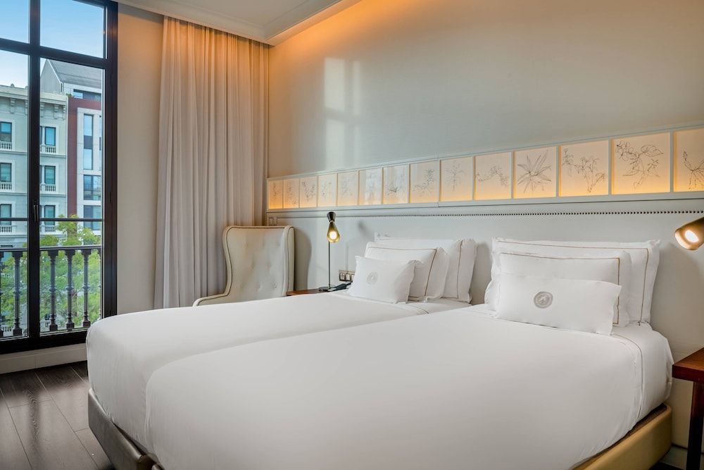 Deluxe Room, 2 Twin Beds, City View (Madras Twin)