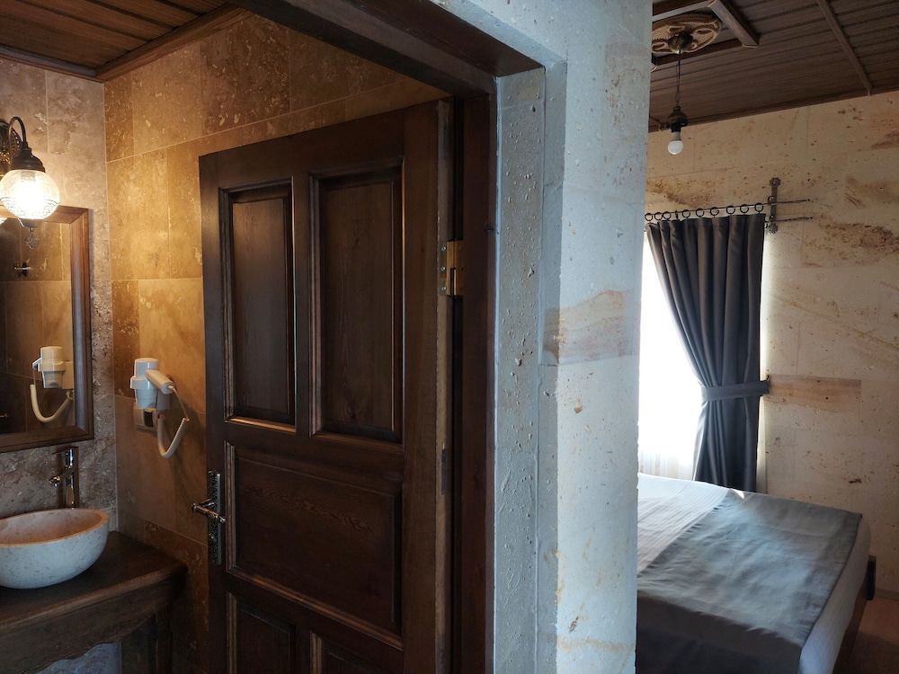 Economy Room - Photo 6