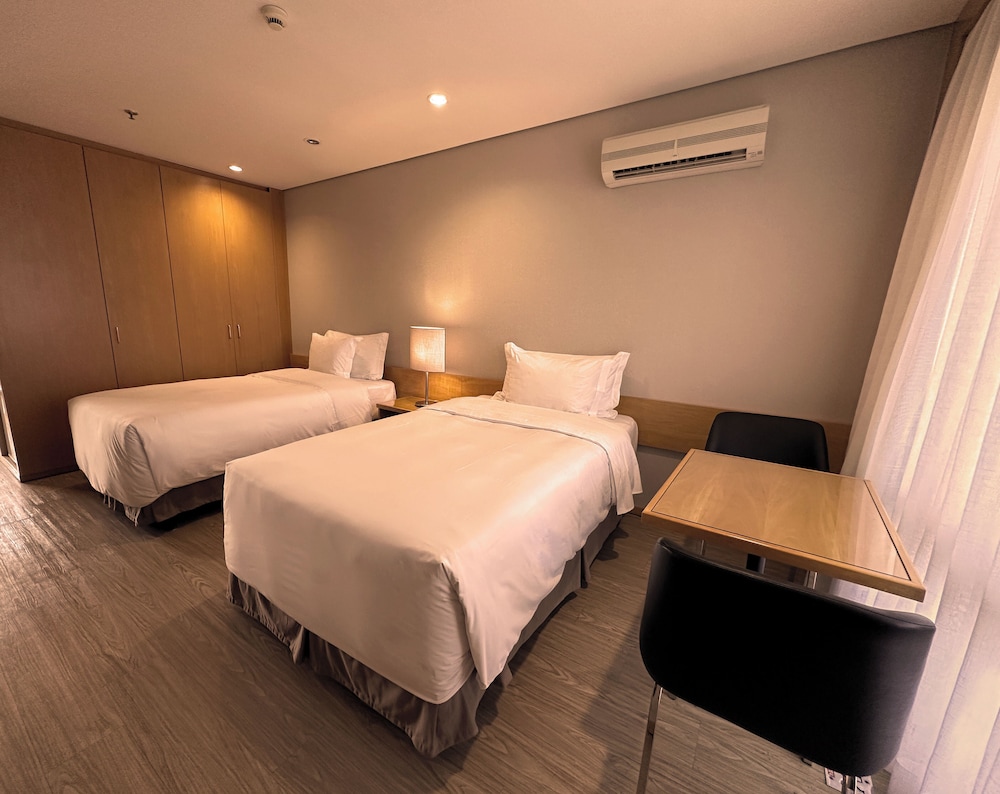 Standard Twin Room - Photo 1