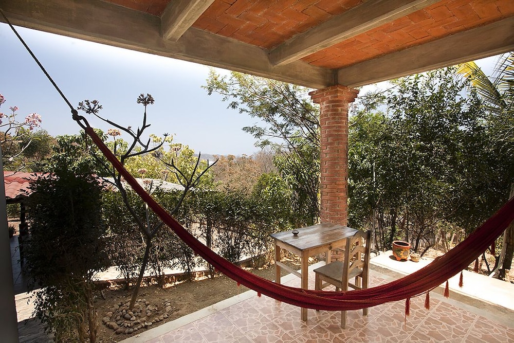 Standard Double Room, 1 King Bed, Garden Area photo 3