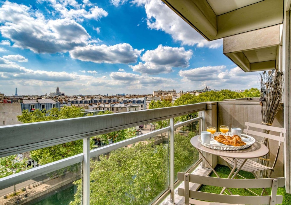 Deluxe Studio, City View