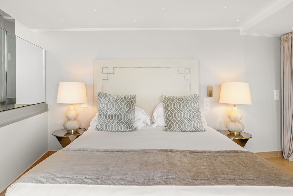 Executive Suite - Photo 6