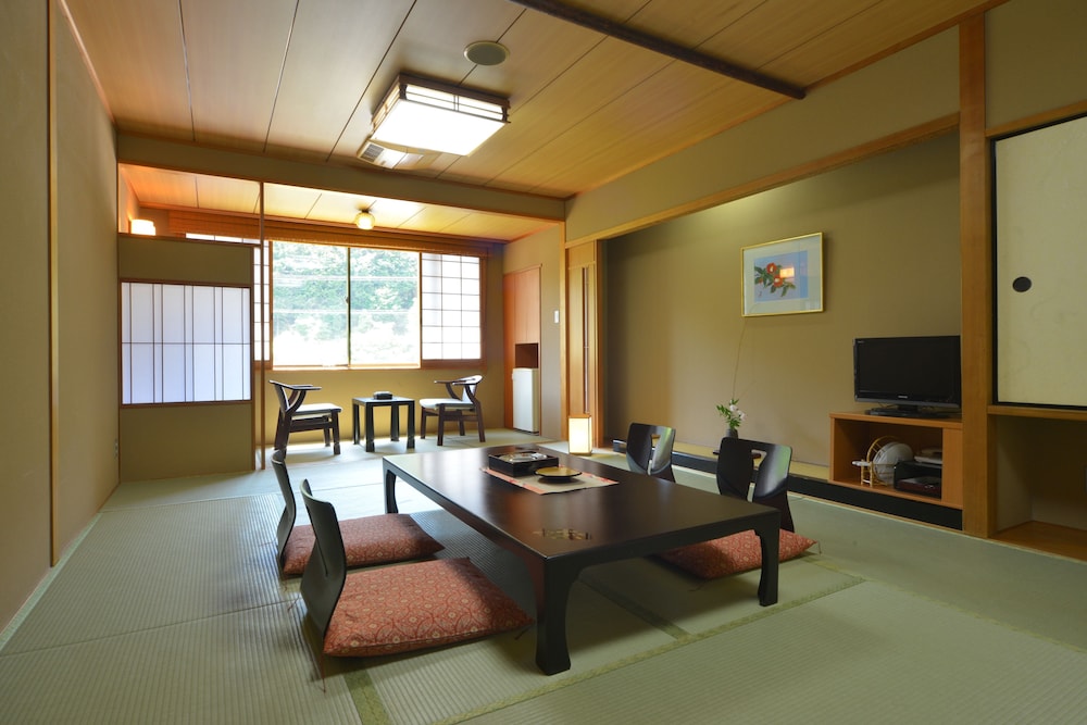 Japanese Style Room (2-6 Guests)