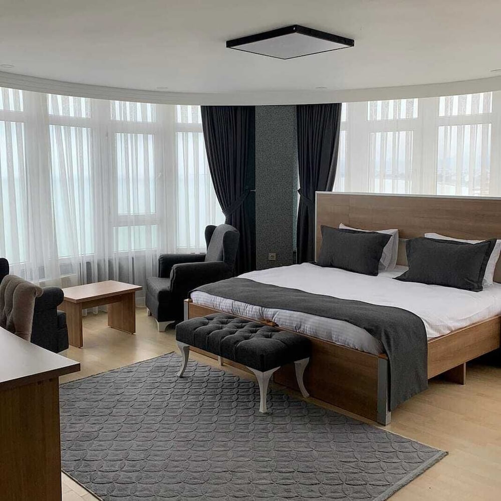 Suite Room - Photo 7