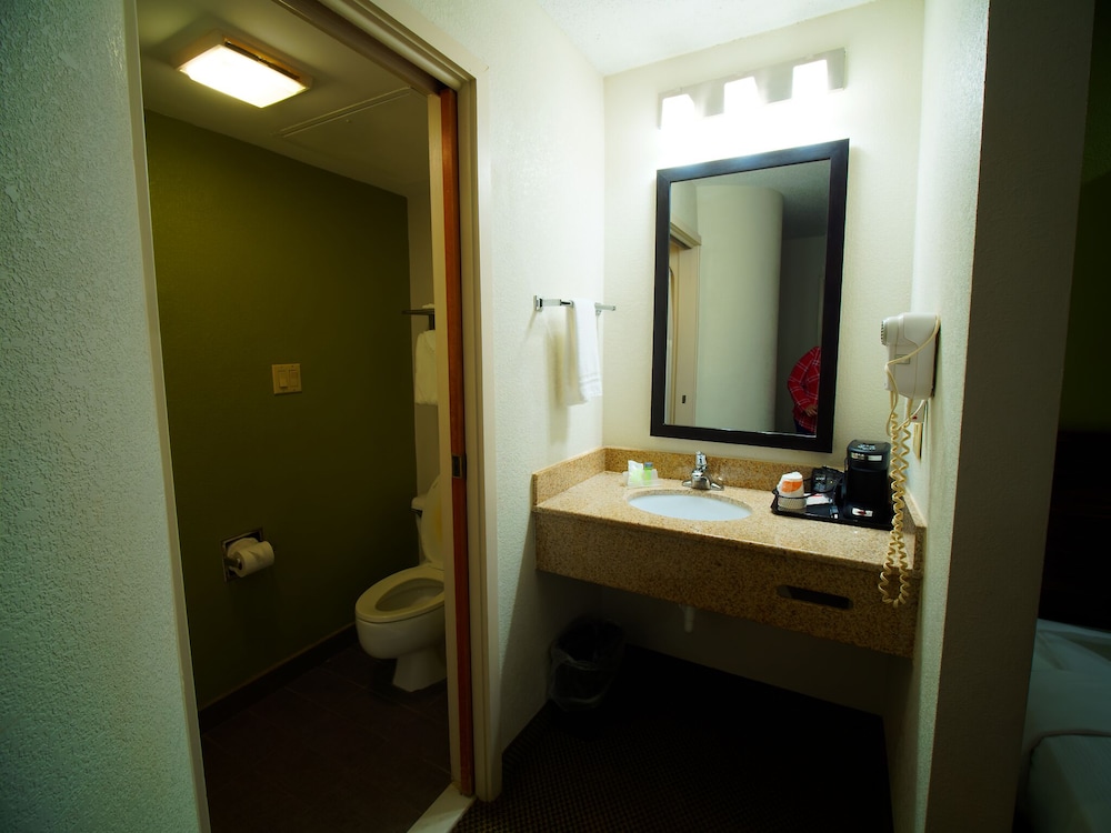 Standard Double Room, 2 Double Beds, Non Smoking - Photo 2