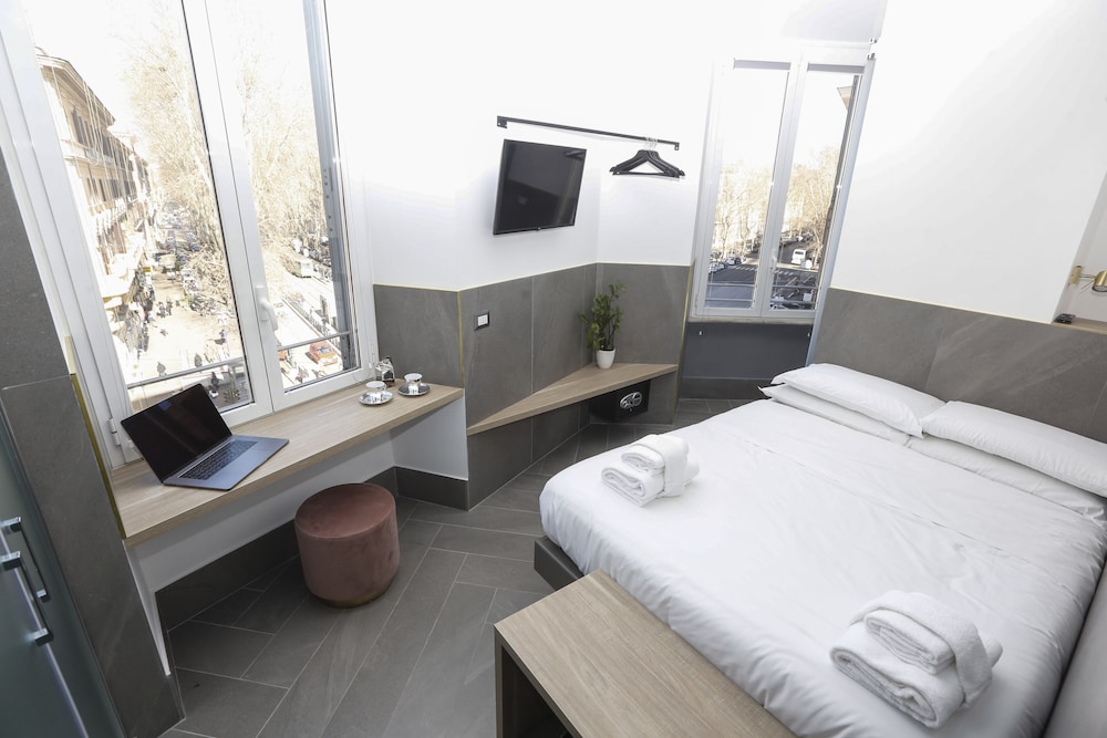 Basic Room, City View