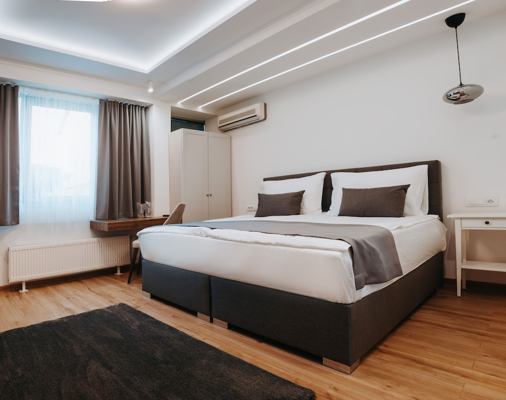 Comfort Double Room, 1 King Bed photo 3