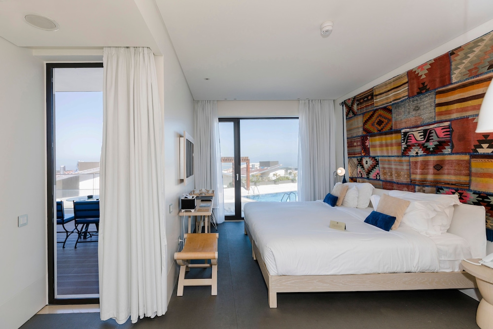 Deluxe Double or Twin Room, Balcony, Golf View thumbnail 6
