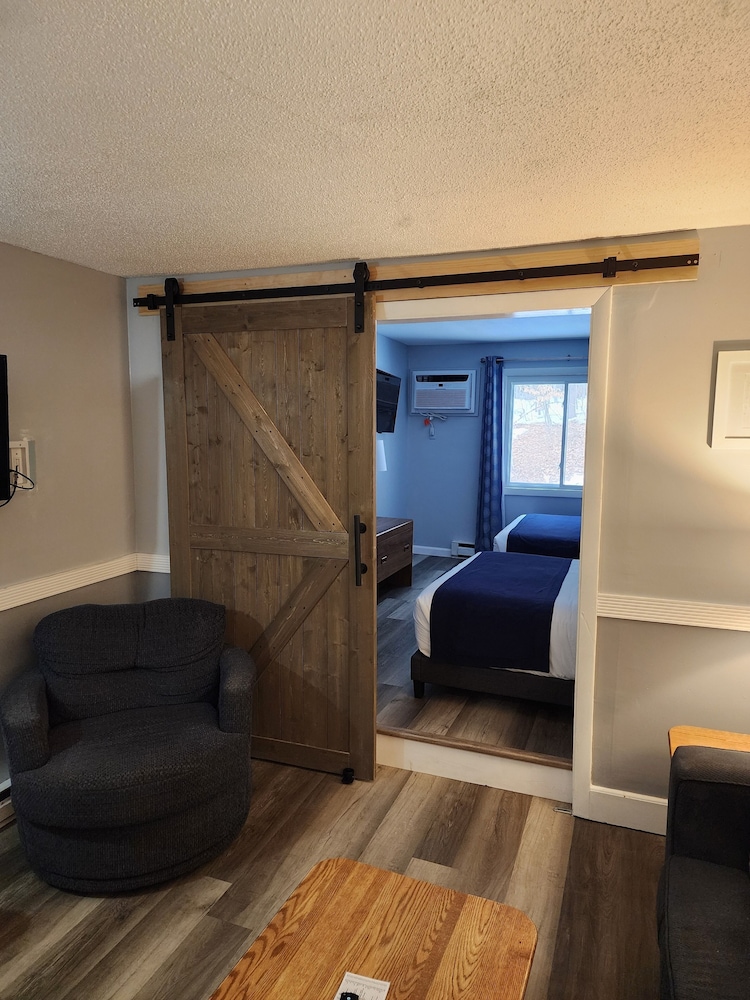 Standard Suite, 1 Bedroom photo 3