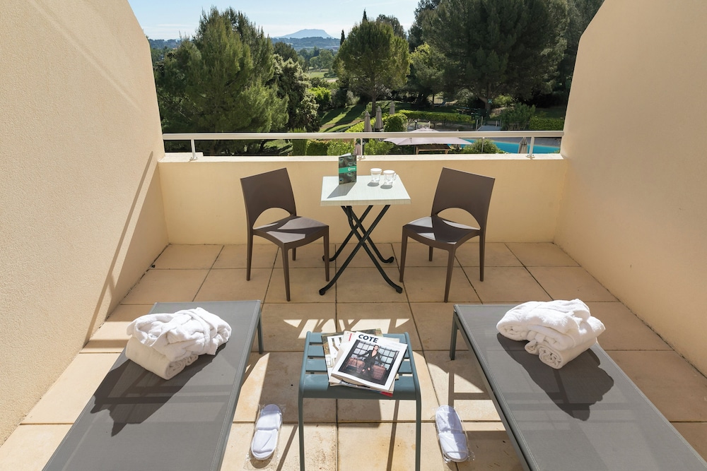 Executive Double Room - Photo 8