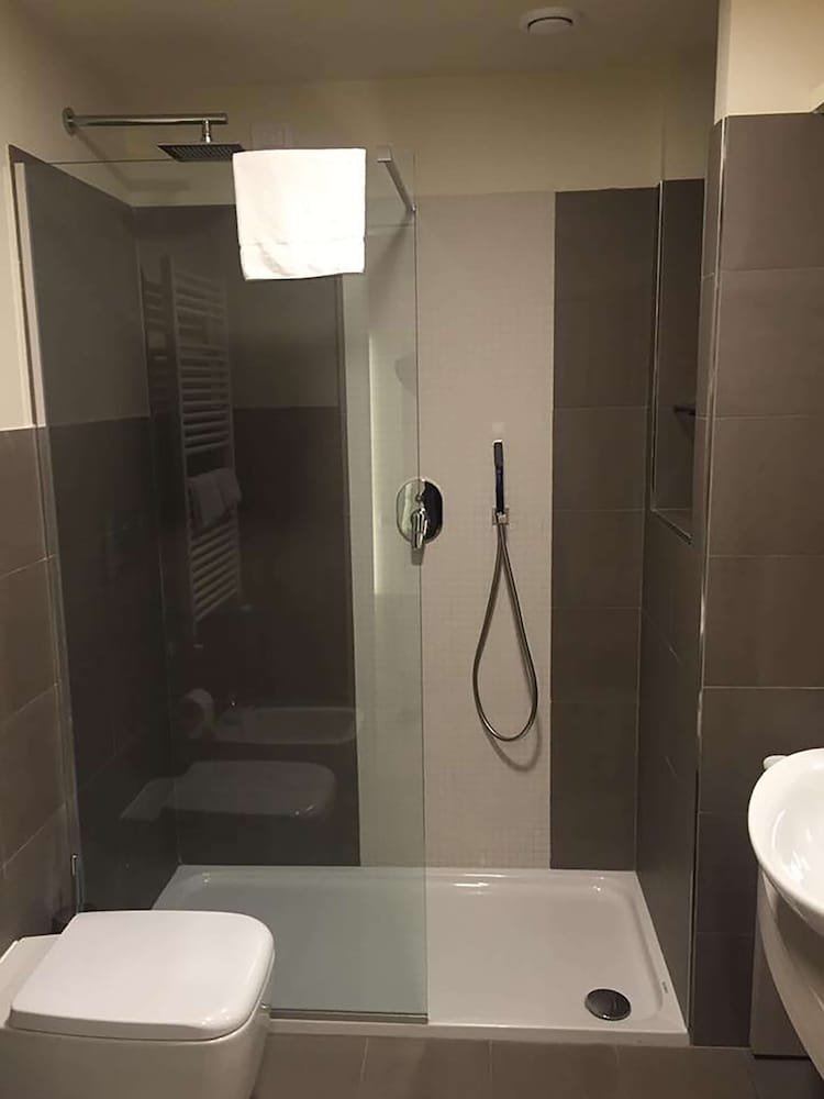 Superior Double or Twin Room - Photo 8