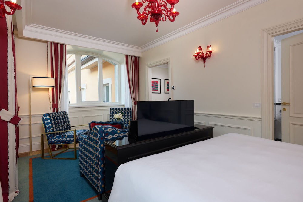 Junior Room (Suite)