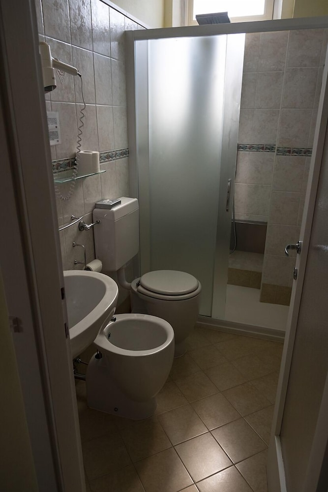 Standard Double or Twin Room, Lake View photo 2