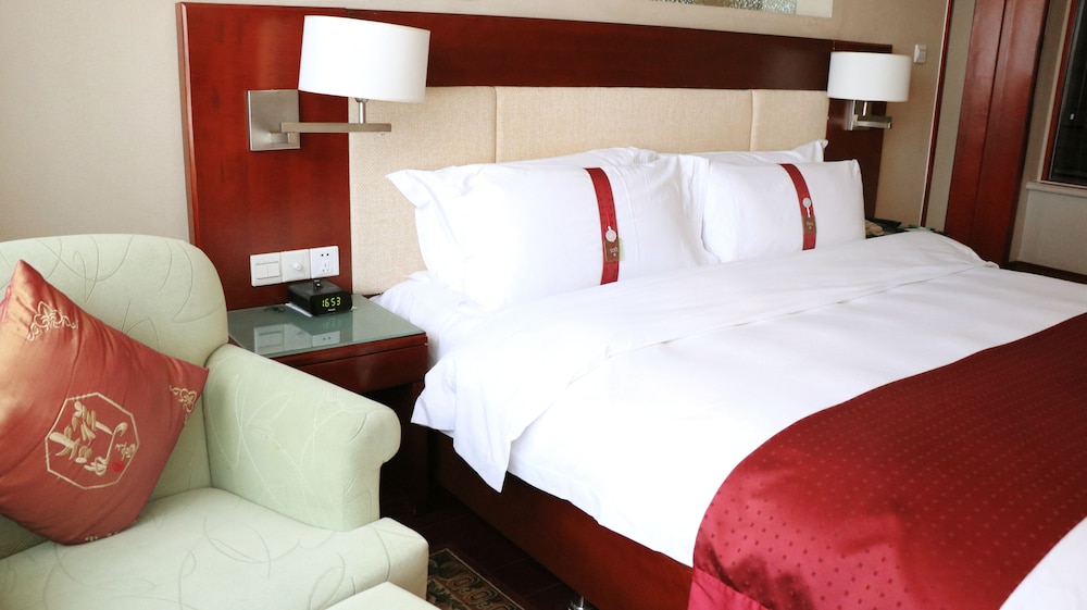 Suite, 1 King Bed, Non Smoking (Additional Living Area)