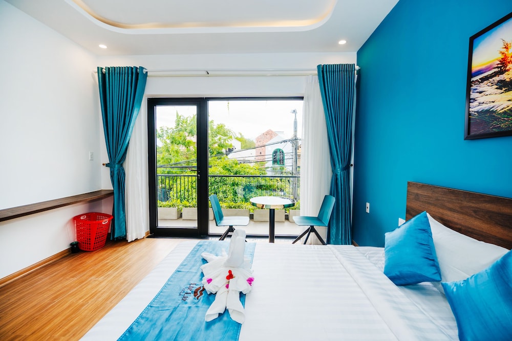 Deluxe Double Room, Pool View