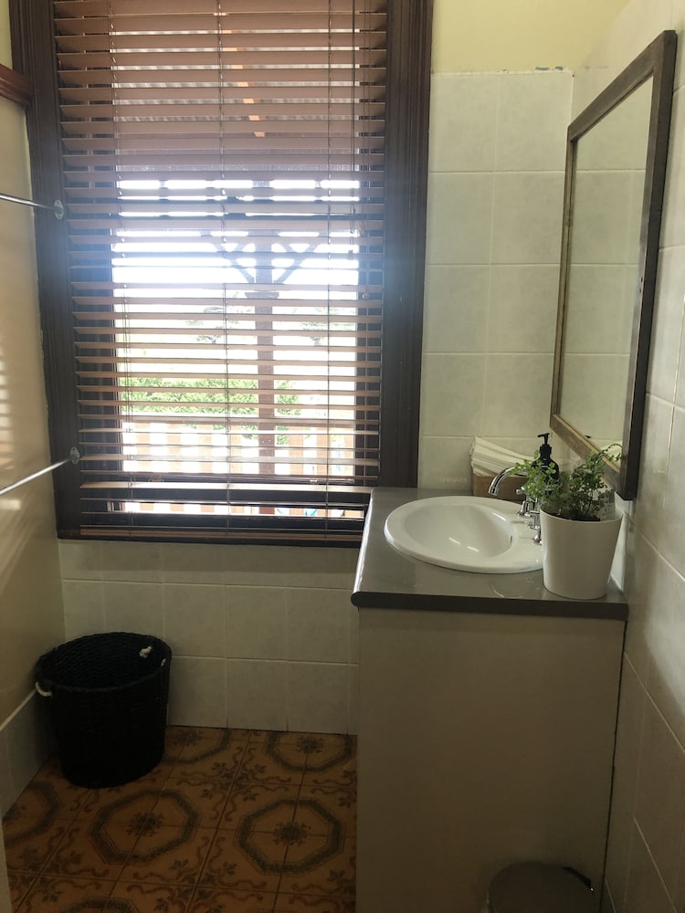 Family Room, Shared Bathroom photo 3