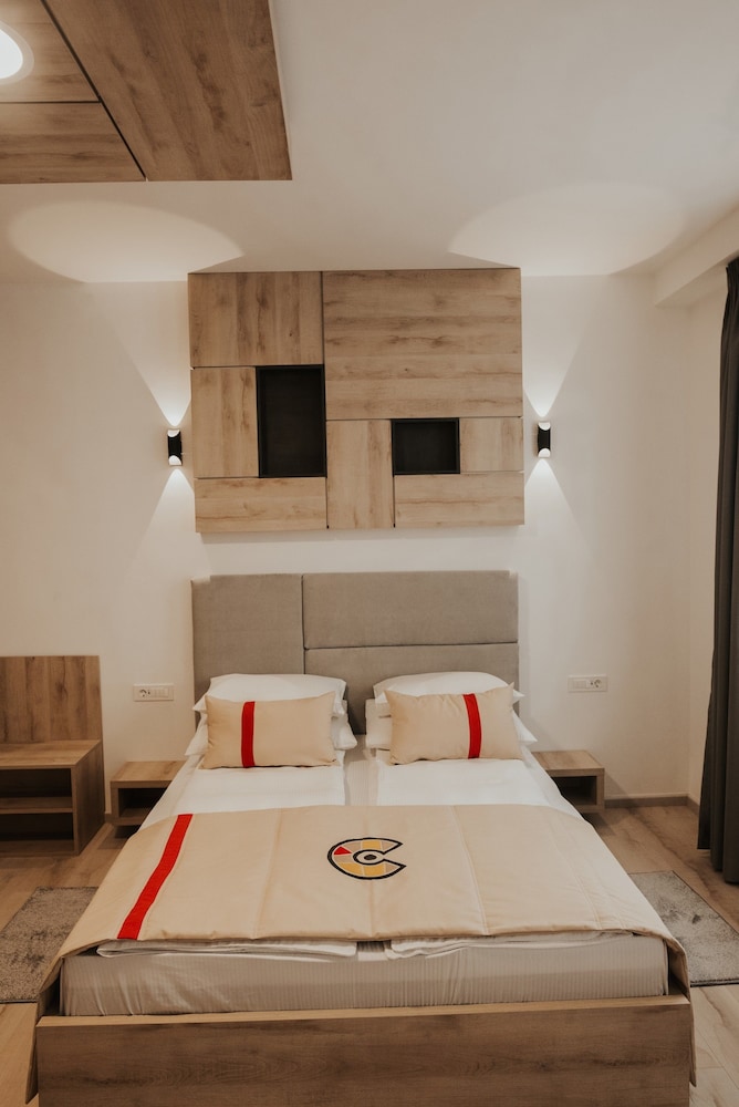Penthouse, 4 Bedrooms, City View photo 2