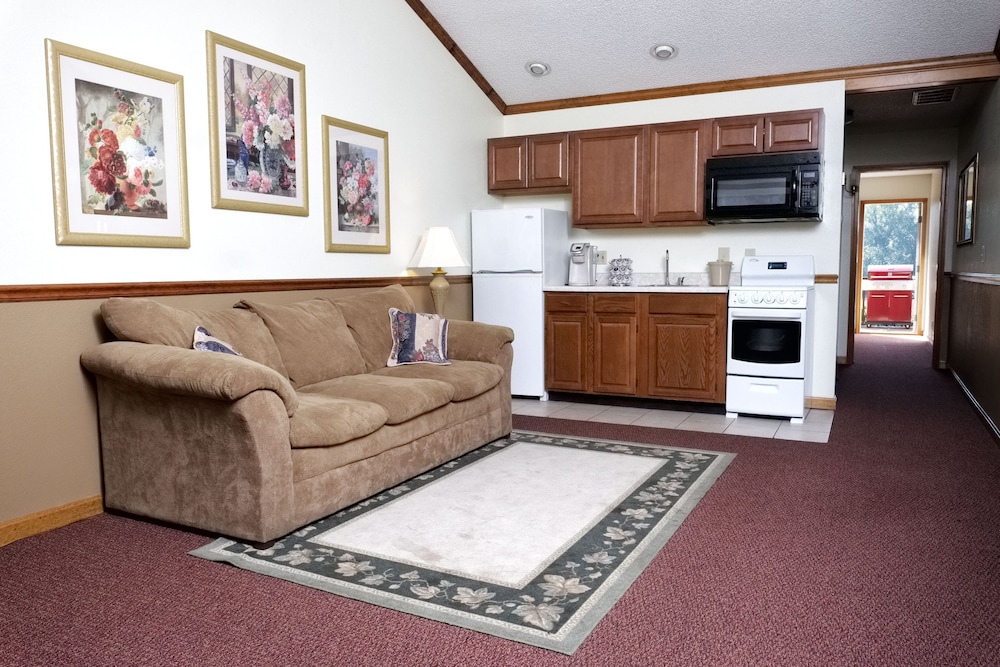 Classic Suite, 1 King Bed (1 Person) photo 2