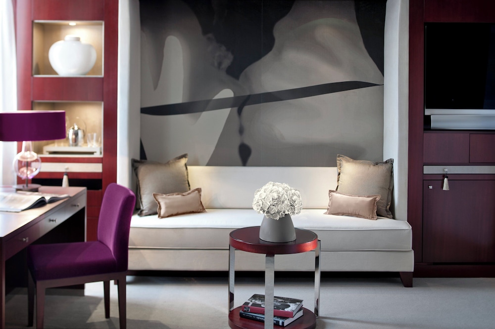 Deluxe Room, 1 King Bed