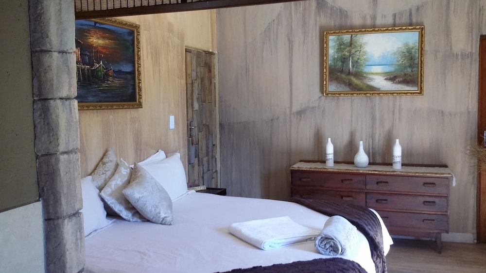 Luxury Main Suite photo 1