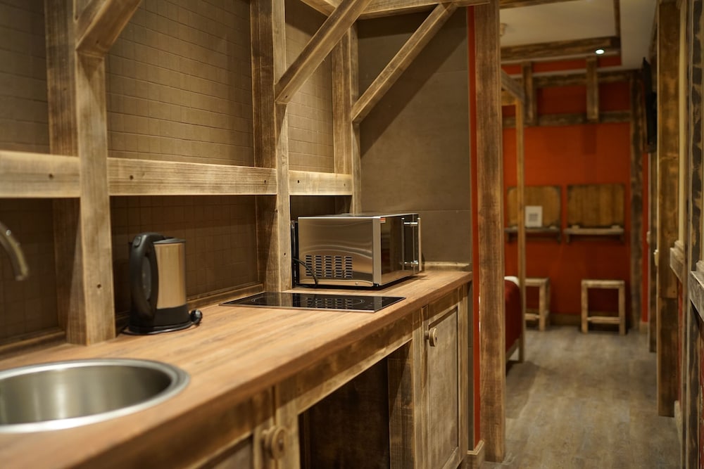 Standard Studio, Private Bathroom - Photo 16