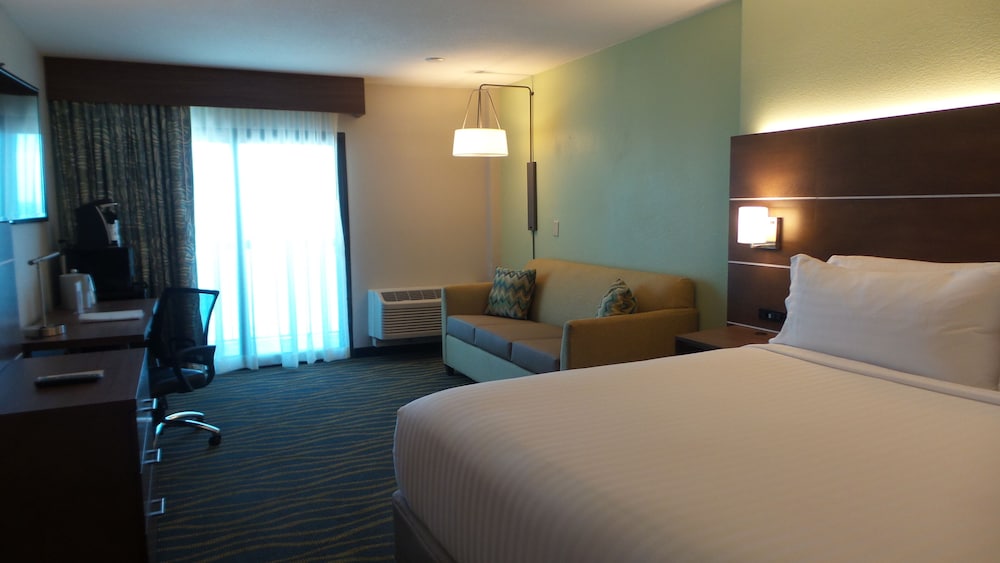 Suite, 1 Bedroom, Balcony, Oceanfront (High Floor) - Photo 4