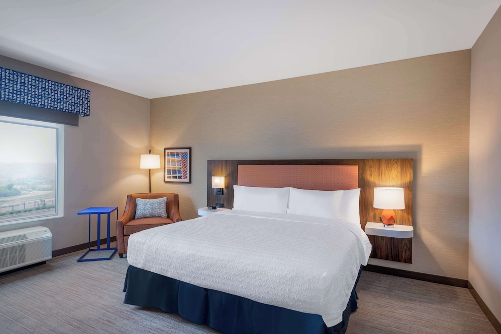 Room, 1 King Bed, Accessible, Bathtub - Photo 3