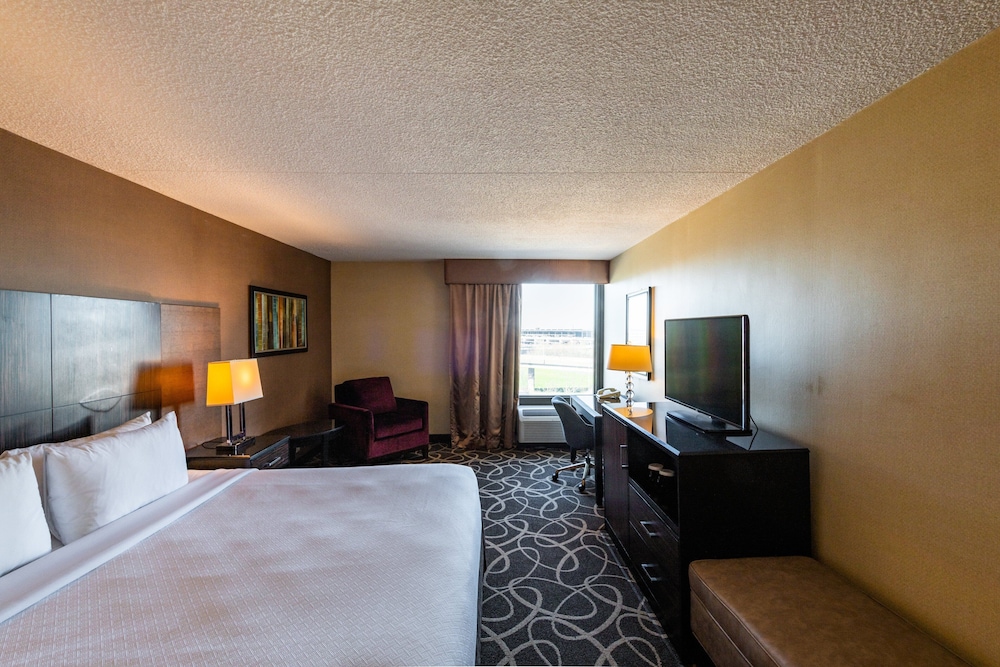 Standard Room, 1 King Bed, City View - Photo 4