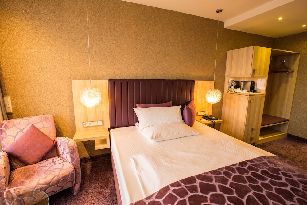 Panoramic Double Room thumbnail 5