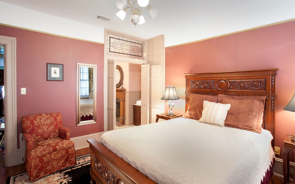 Room, 1 Queen Bed (303), Stairs Required photo 1