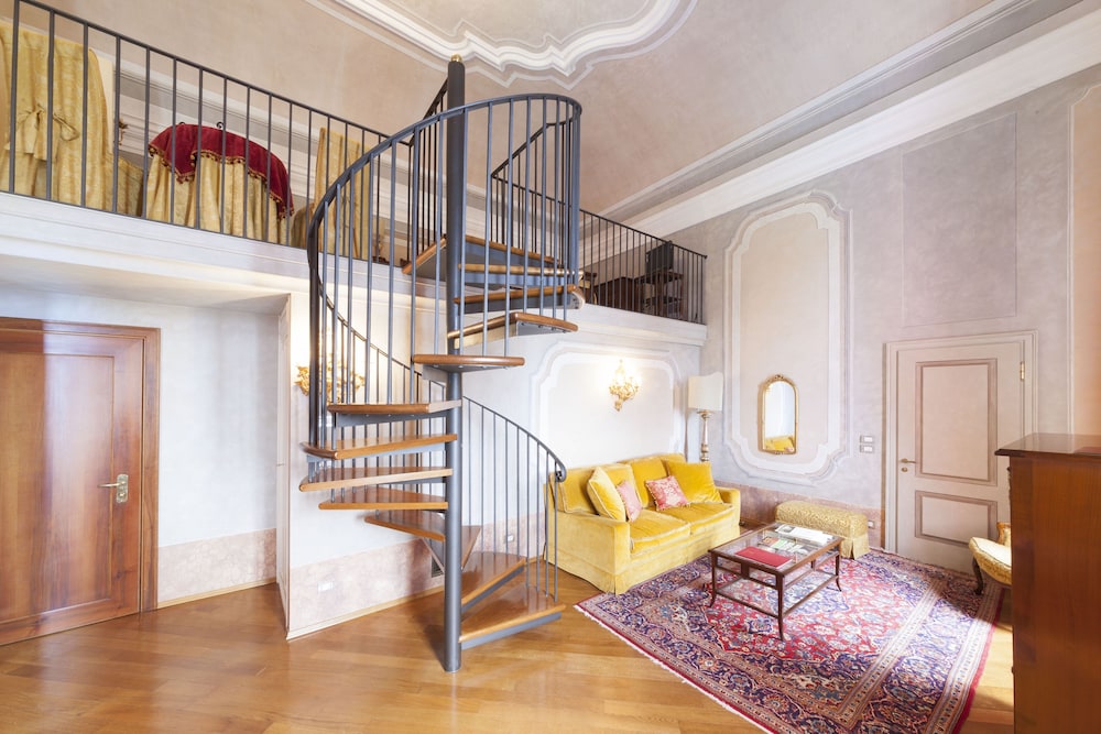Royal Duplex photo 2