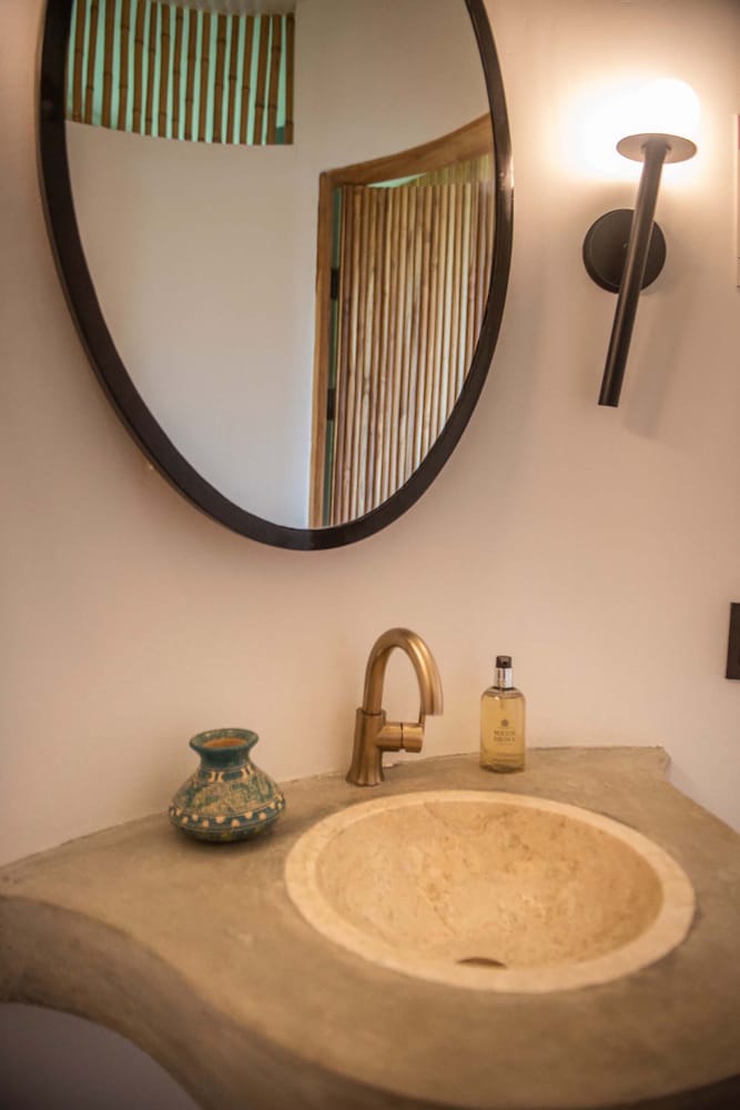 Treetop Suite with Jacuzzi photo 2