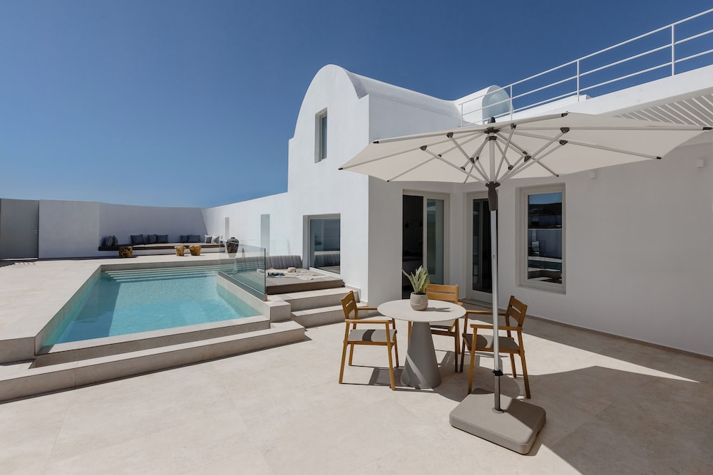 Junior Suite with Private Pool & Heated Outdoor Jetted Tub - Photo 23