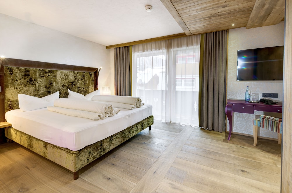 Suite, Balcony, Mountain View (Kuschelsuite) photo 1