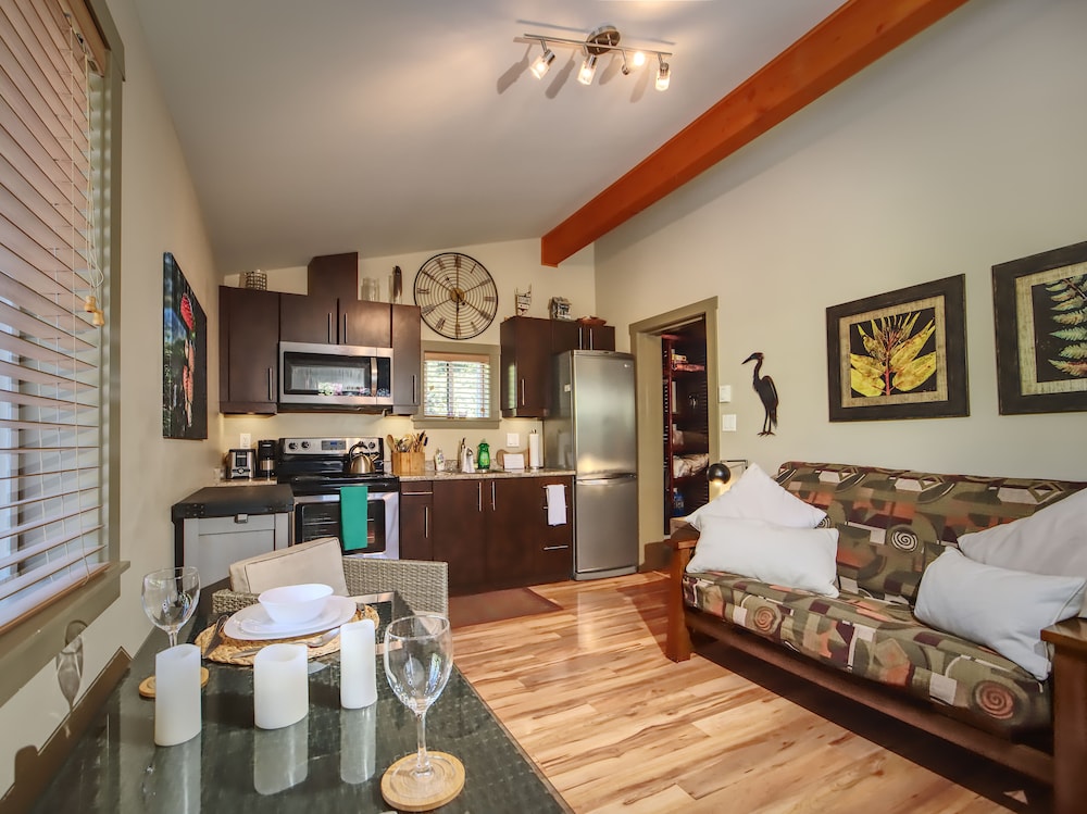 #82 Cottage, 1 Bedroom, Fireplace, Garden View (No Pet Allow)