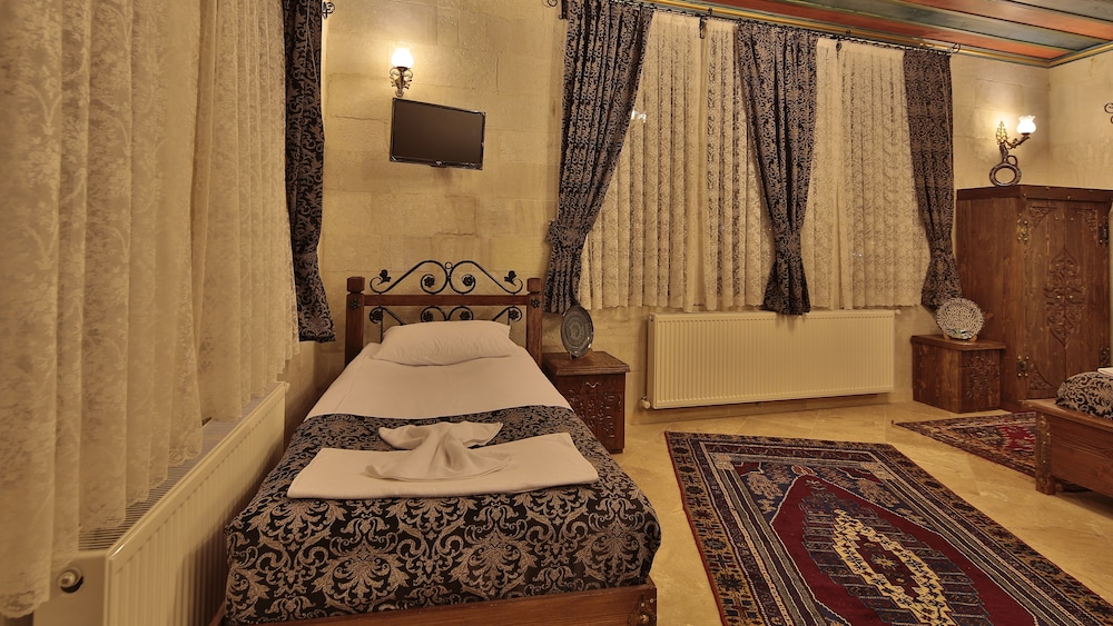 Deluxe Triple Room photo 2