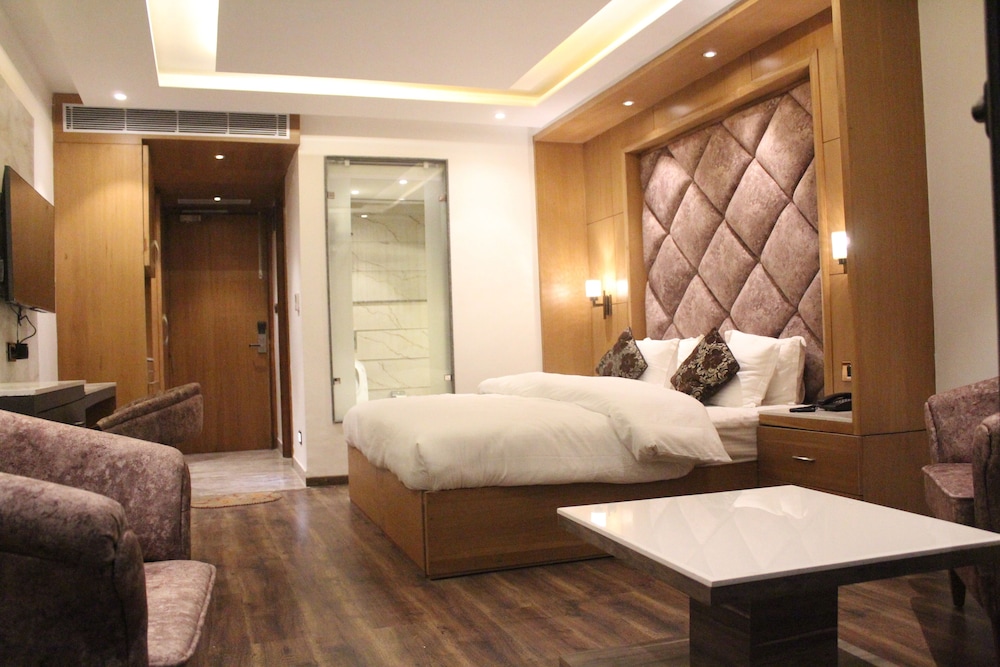 Luxury Balcony Room with Centrally Air condition