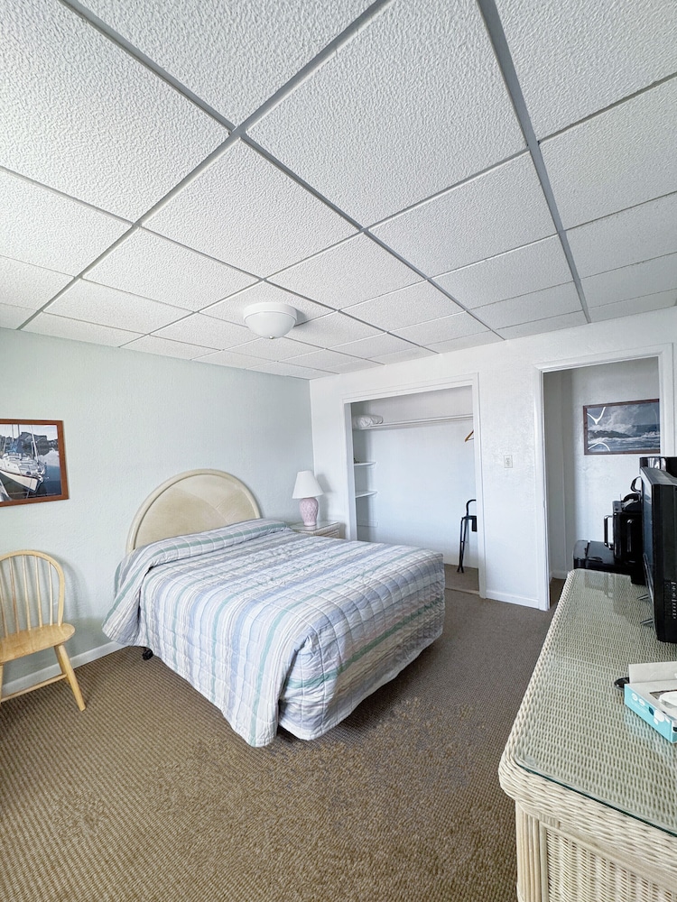Standard Room, 1 Queen Bed