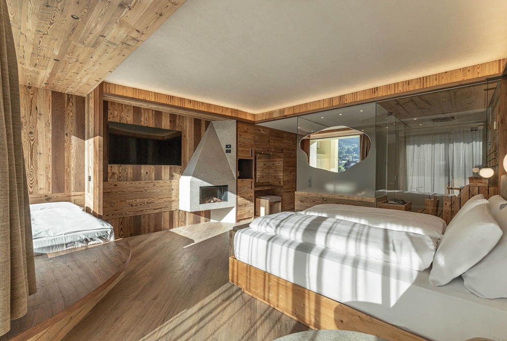 Luxury Studio Suite, Balcony, Mountain View photo 3