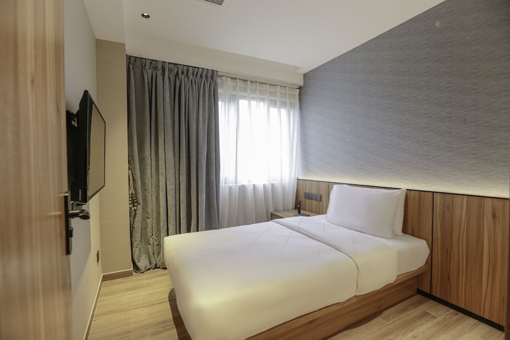 Executive Suite, 2 Bedrooms - Photo 2